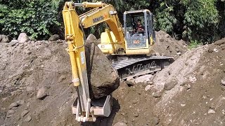 Excavator Digging Rock And Dirt Komatsu PC130F7 [upl. by Netsreik]