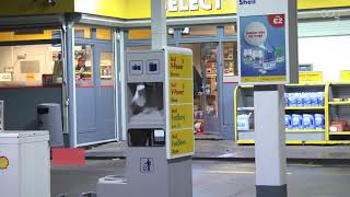 Twee jongens van 13 plegen overval op tankstation Zonnelaan [upl. by Notlih482]