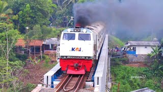 KERETA API PASUNDAN DAN SERAYU DUET KOBONG DI ATAS JEMBATAN CIRAHONG [upl. by Lala]