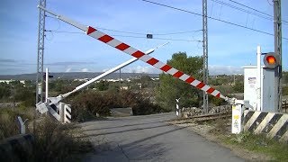 Spoorwegovergang Crispiano I  Railroad crossing  Passaggio a livello [upl. by Malim245]