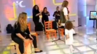 Malú se arranca por Bulerias en Menuda noche [upl. by Suivatal]