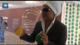 Carlinhos Brown toca a Caxirola o instrumento oficial da Copa de 2014 [upl. by Jopa916]