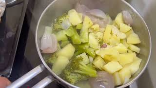 Easy and Healthy broccoli 🥦 and potato 🥔 soup soup recipe [upl. by Atteirneh902]