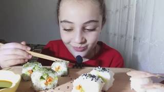 İLK DEFA SUSHİ YEDİM 🍣  ANNEMİN YAPTIĞI EV YAPIMI SUSHİ  TADINA ŞOK OLDUM 😳 [upl. by Doss887]