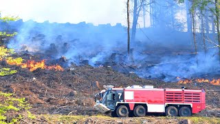 20042020  Gummersbach Riesiger Waldbrand bedroht Ortschaften Flugfeldlöschfahrzeuge im Einsatz [upl. by Conte]