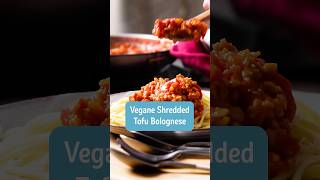 Shredded Tofu Bolognese – entdecke einfache vegane Rezepte 🍝🌱  REWE Deine Küche Shorts [upl. by Rolf788]