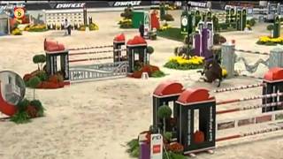 Oudtrainer over dood paard Hickstead [upl. by Ellehcram]