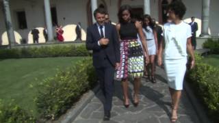 Milano Renzi accoglie Michelle Obama in visita al Cenacolo [upl. by Krasner814]