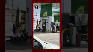 Mujer enloquece y amenaza a empleados de gasolinera en el Estado de México [upl. by Netsud]